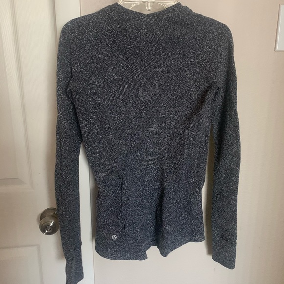 🍋 Lululemon long sleeve (super thick) with pocket - Picture 3 of 5
